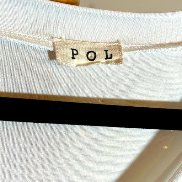 NWOT POL M Classic White Hi/Low Short Sleeve Tee. Oversized and extremely SOFT - Picture 3 of 5